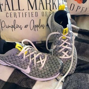 Women’s 8.5 metcon Nike DSX Flynknit